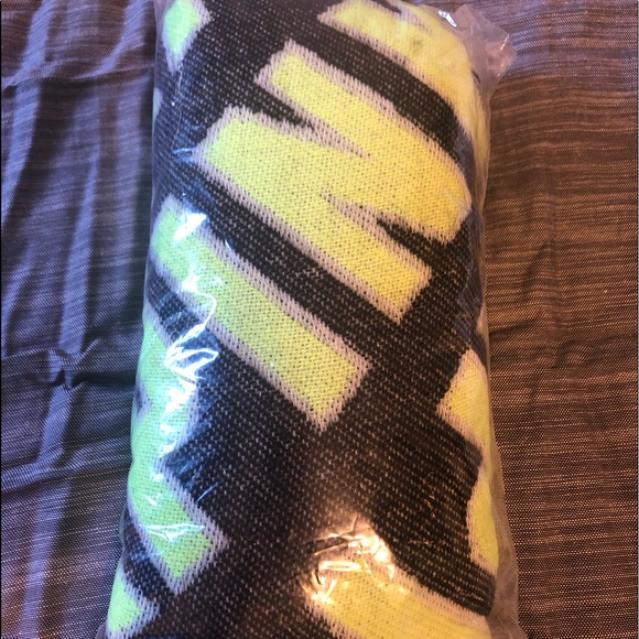 Pink Victoria Secret blanket scarf - Picture 2 of 2